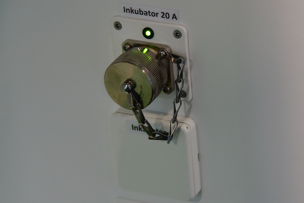 Neu: zusätzliche Inkubator-Steckdose