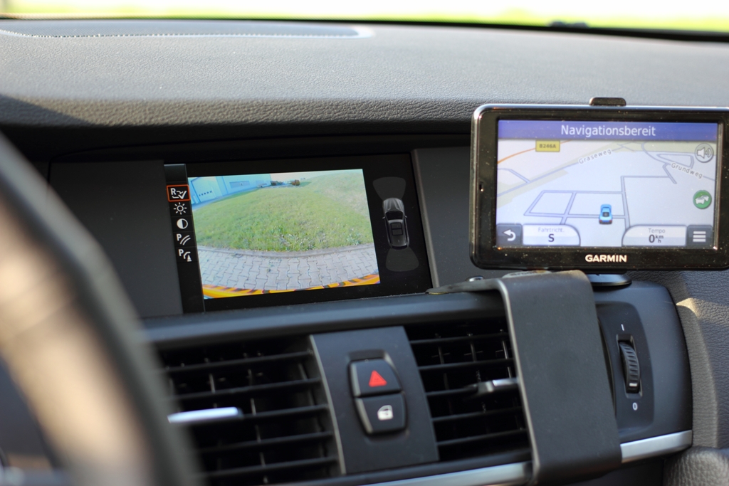 Navigation und Rückfahrkamera / PDC