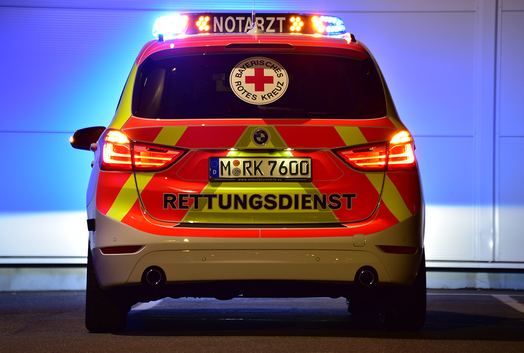 Warnbalken Hänsch DBS 4000 mit RWS und Fahrtrichtungsanzeiger hinten