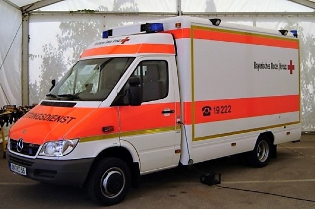 RTW BY 2004 4x2 - MB 413 CDI / System Strobel