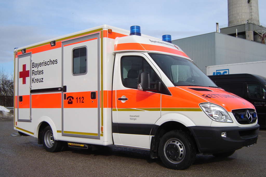 Später RTW BY 2009 4x2 mit WAS "New design"-Radlauf am Aufbau für bessere Rad-Zugänglichkeit