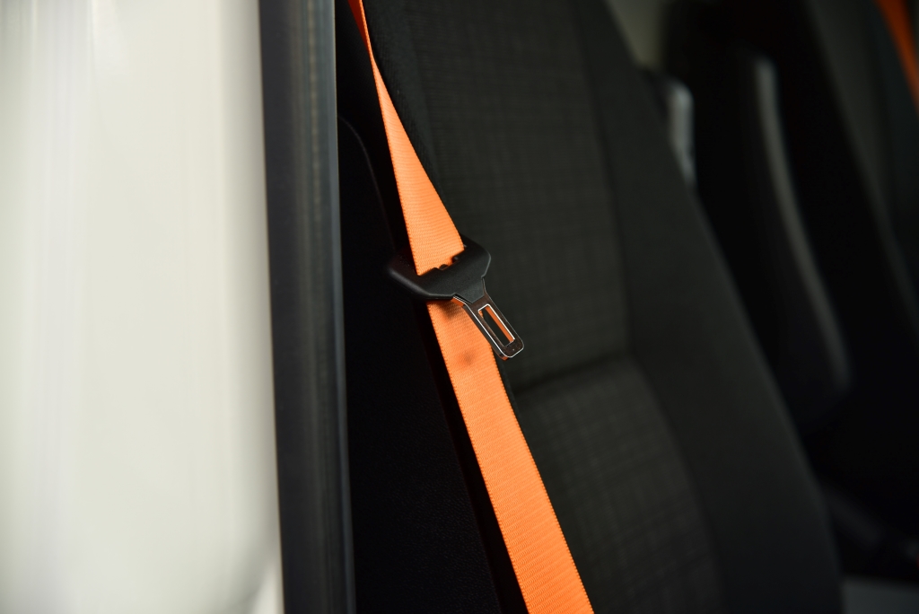 Nur bei RTW BY 2016: Sicherheitsgurte in Signalfarbe