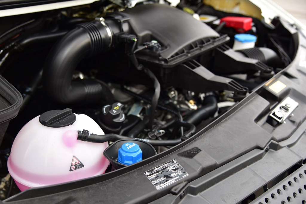 Sechszylinder-Motor mit 3 l Hubraum und 190 PS