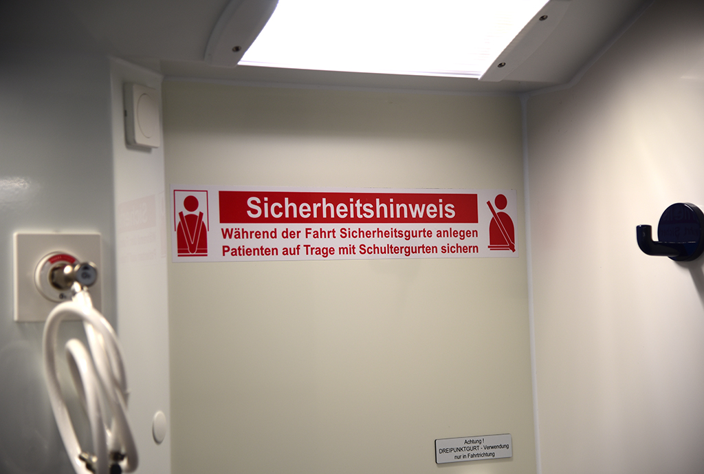 Länger angeschnallt bleiben durch sitzplatznahe Bedienfelder, Wechselsprechanlage zwischen Fahrer- und Patientenraum, etc.